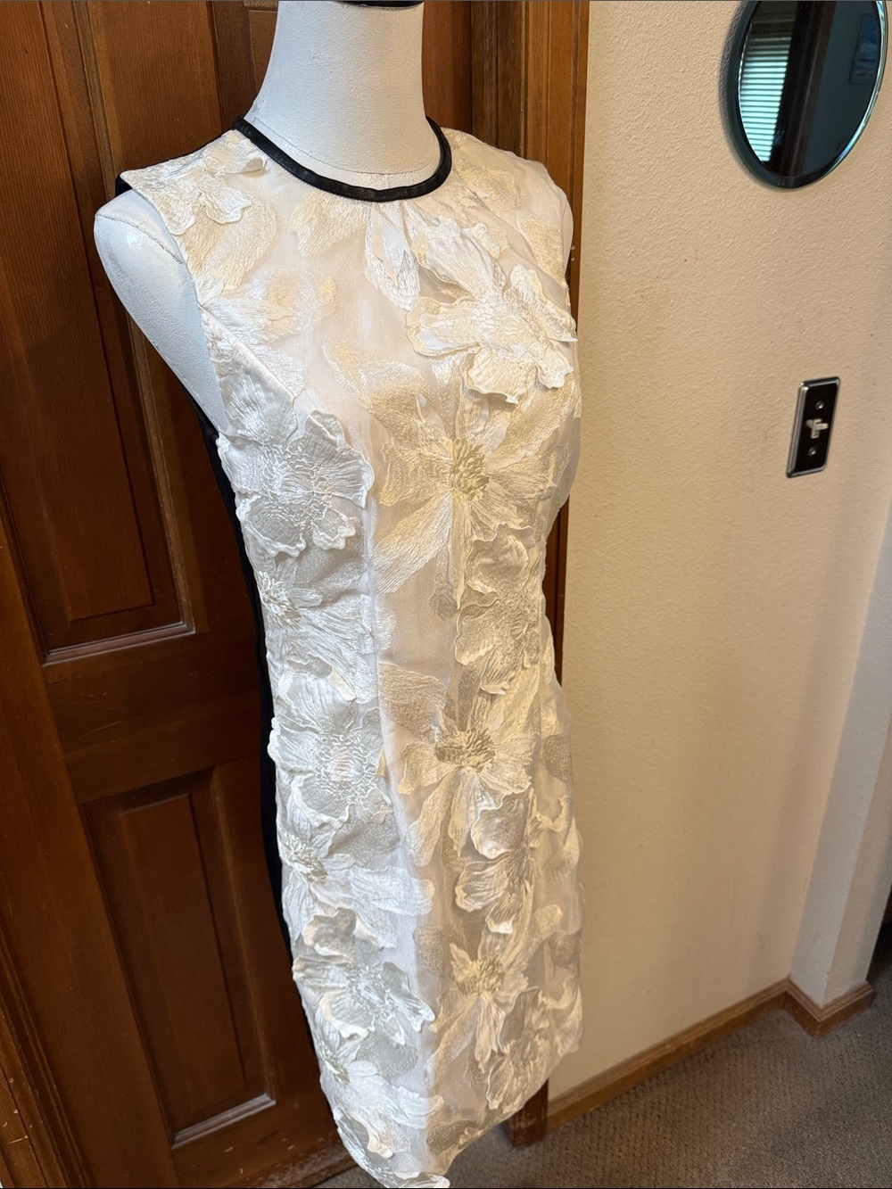ERDEM White Floral Appliqué Sheath Dress with Black Trim Size 4 - Picture 7 of 9